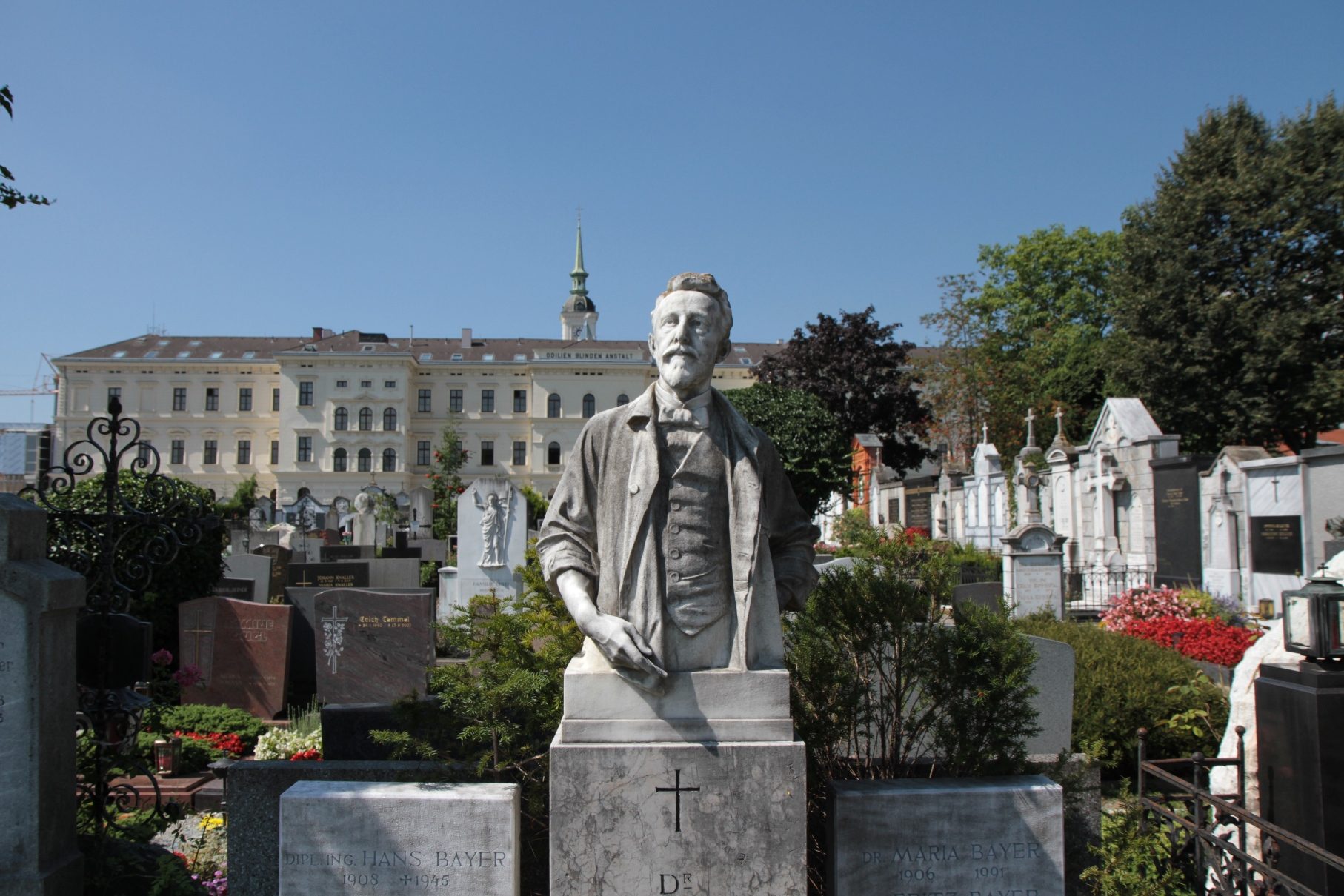 Ludwig Luksch's tomb, Leonhardfriedhof, Graz - 03.JPG